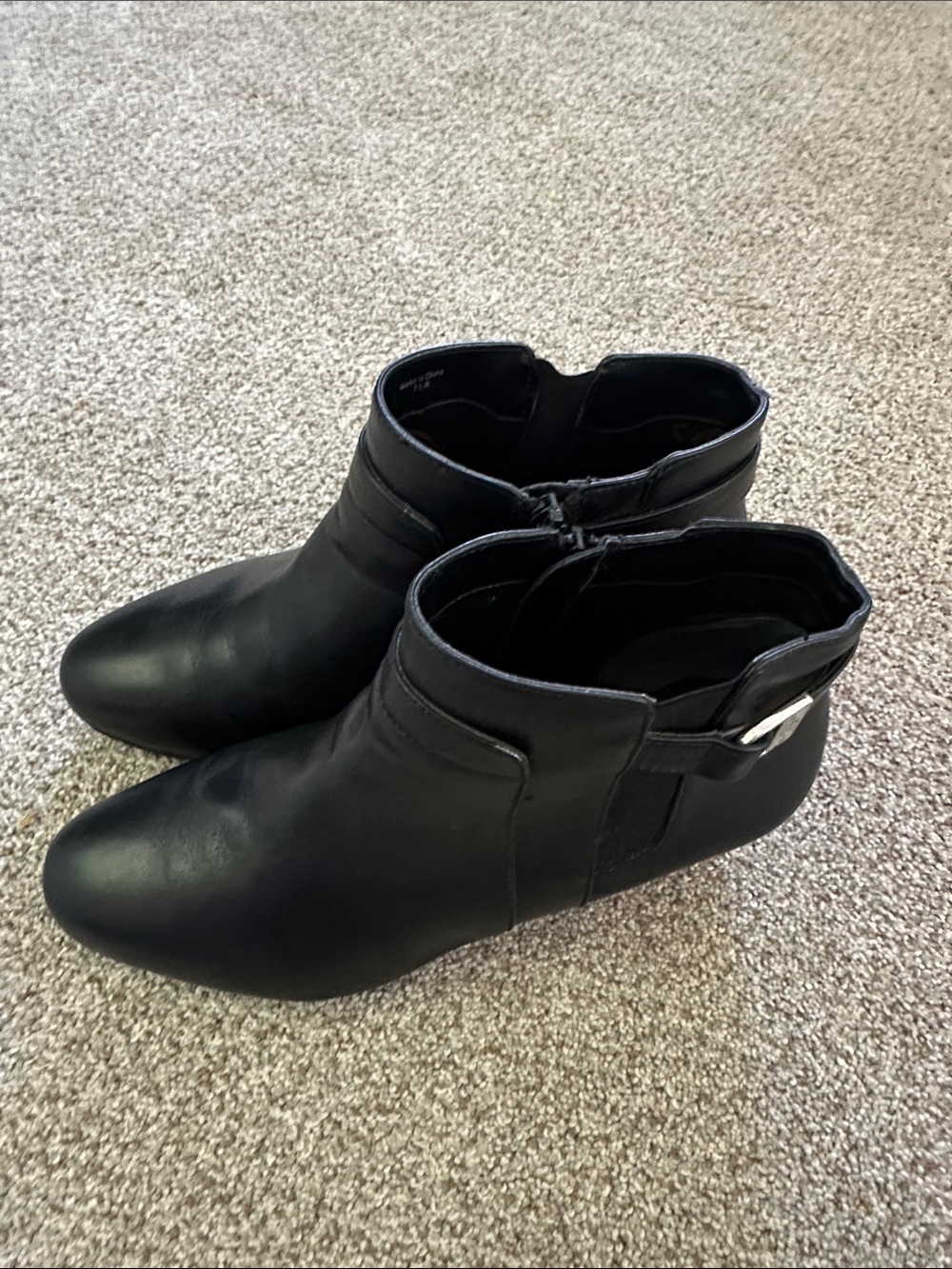 Giani Bernini Black Ankle Booties with Side Buckle size 7.5W